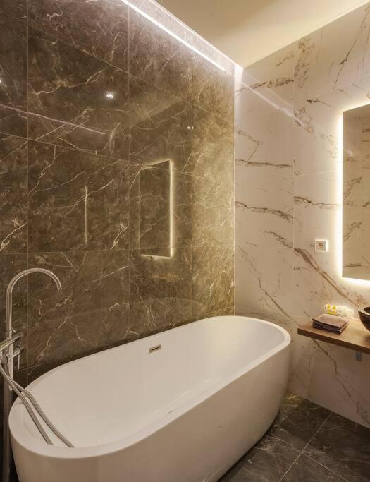 Centro III Calle Carrera De San Jeronimo 3Br 3Bh Madrid Bagian luar foto