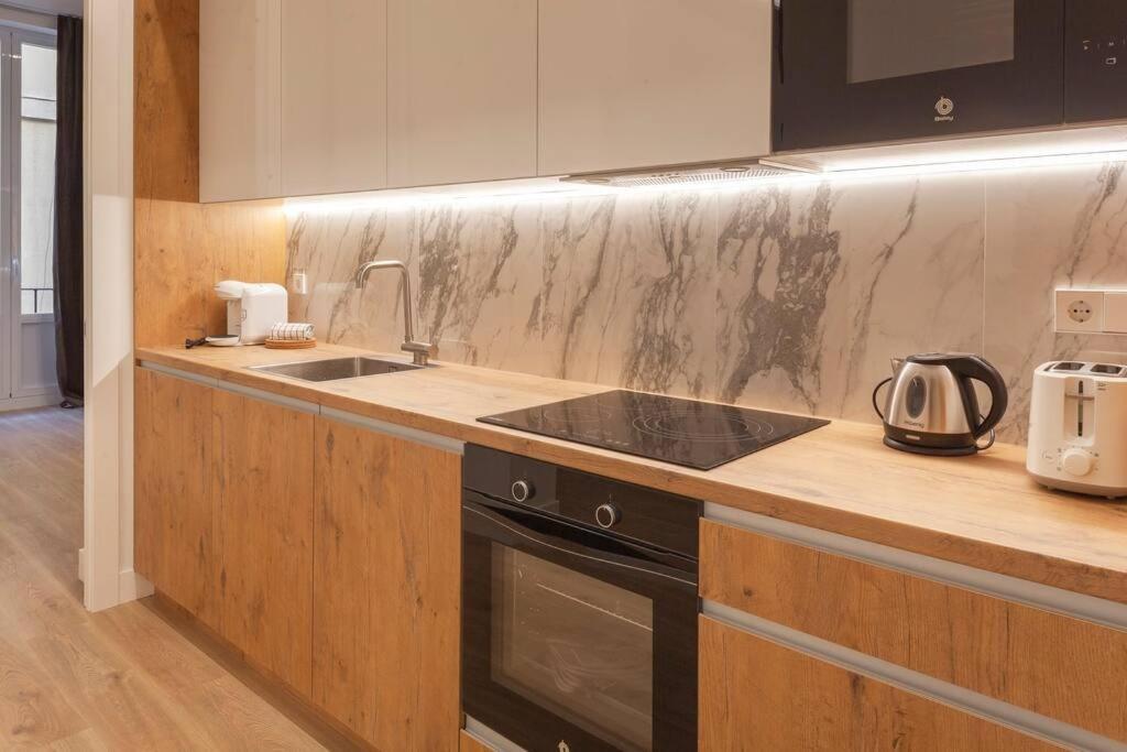 Centro III Calle Carrera De San Jeronimo 3Br 3Bh Madrid Bagian luar foto